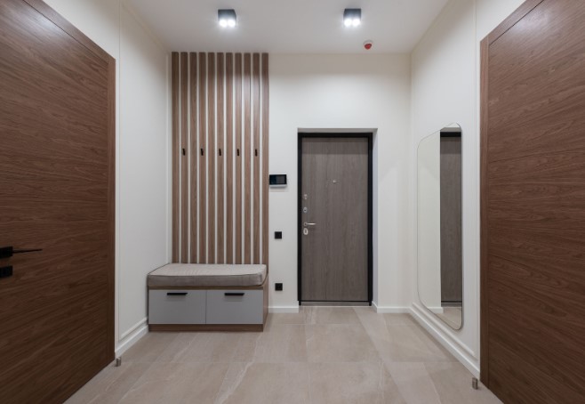 Чем отличается входная дверь в квартиру от двери в частный дом